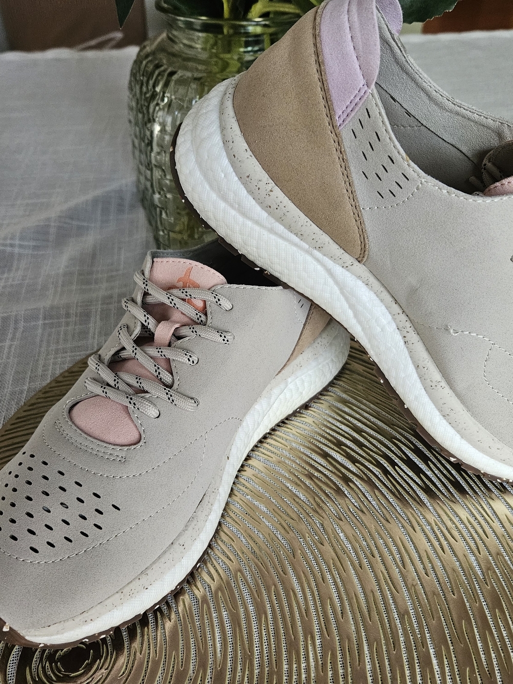 OTBT Free Beige Suede Athleisure Sneakers Women's Size 8.5 - Picture 2 of 12